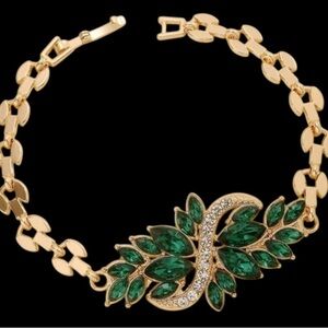 💚 18k Gold Tone green rhinestones bracelet 💚